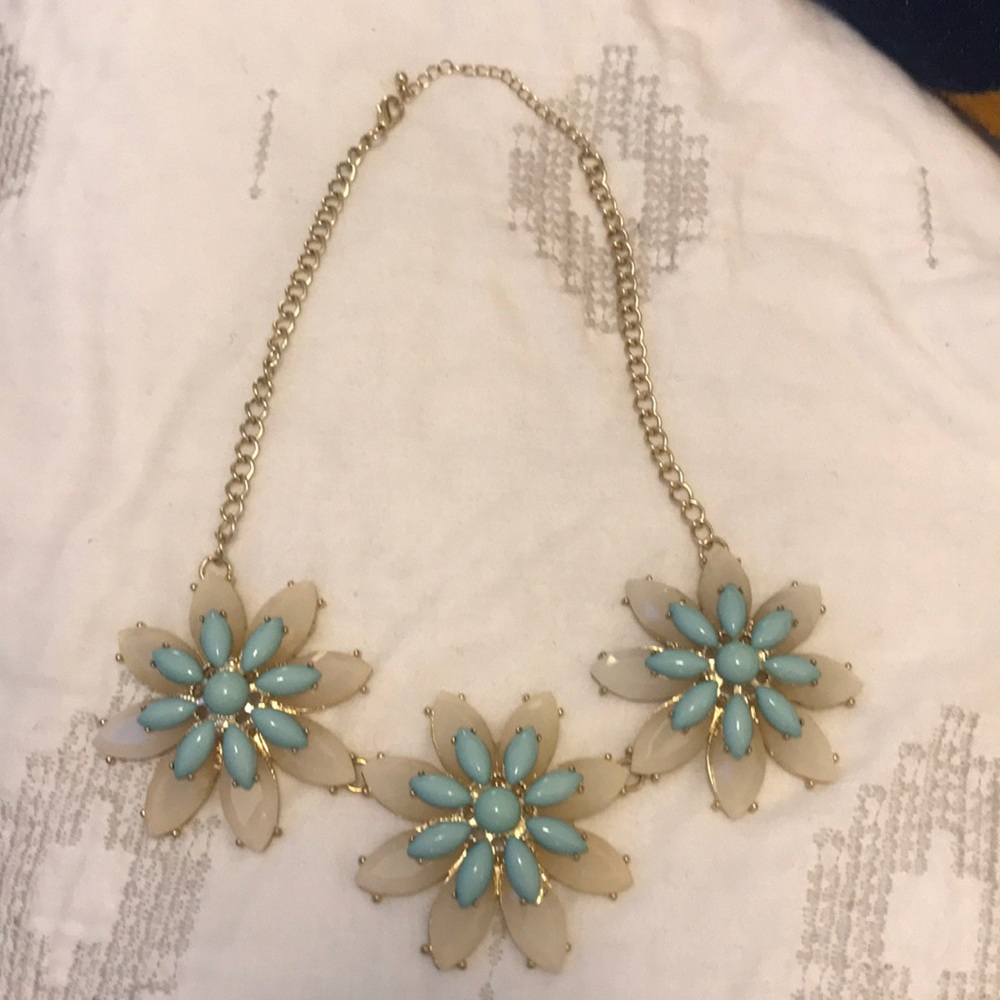 Bold white and blue flower necklace